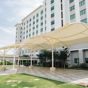 Raia & Convention Centre Hotel